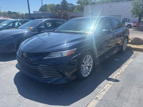 Used 2018 Toyota Camry XLE image 1