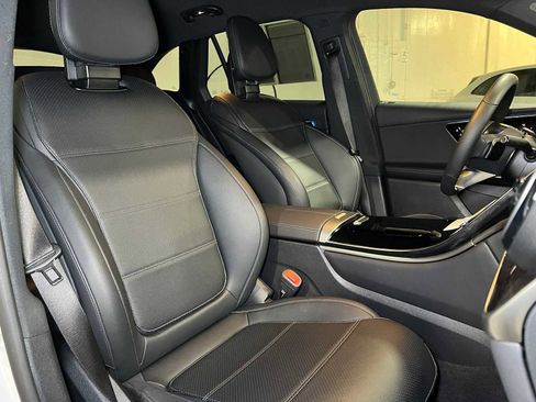 Used 2025 Mercedes-Benz GLC 300 4MATIC image 13