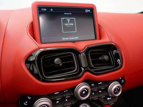 Used 2021 Aston Martin V8 Vantage Roadster image 17