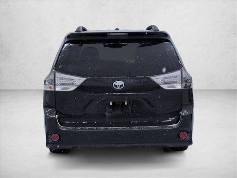 Used 2015 Toyota Sienna SE Premium image 9