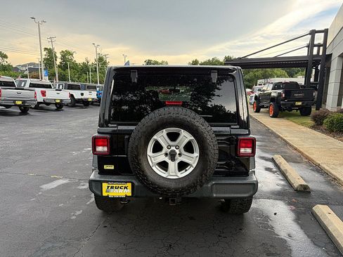 Used 2022 Jeep Wrangler Unlimited Sport w/ Sun And Sound Package AWD/4WD image 5