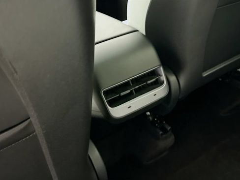 Used 2022 Tesla Model Y Long Range AWD/4WD image 25