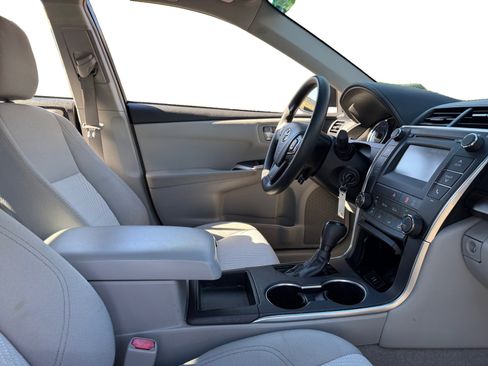 Used 2016 Toyota Camry LE image 14