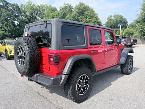 Used 2025 Jeep Wrangler Unlimited Rubicon AWD/4WD image 6