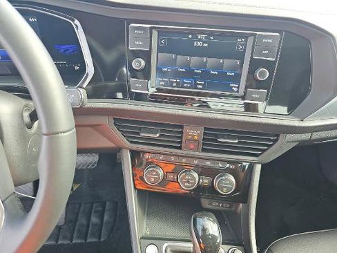 Used 2022 Volkswagen Jetta SE image 7