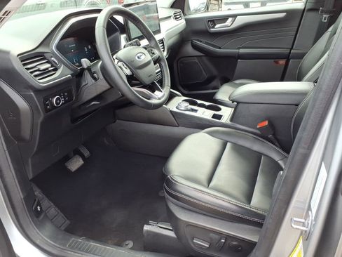 Used 2023 Ford Escape Platinum AWD/4WD image 9