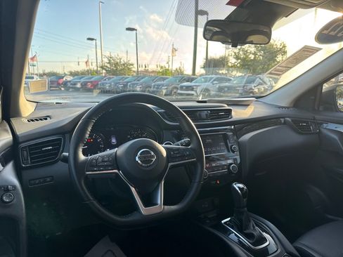 Certified 2022 Nissan Rogue Sport SL image 11