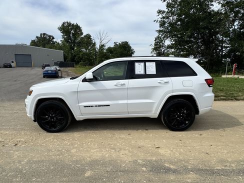 Used 2019 Jeep Grand Cherokee Altitude AWD/4WD image 7