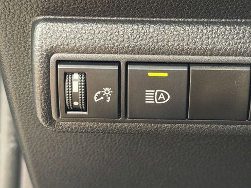 Used 2025 Toyota Corolla SE FWD image 25
