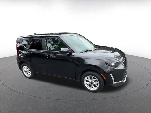 Used 2025 Kia Soul LX w/ LX Technology Package image 2