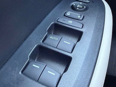 Used 2024 Honda HR-V LX image 15