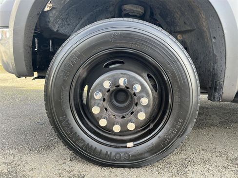 Used 2005 Ford F550 2WD Regular Cab Super Duty image 9