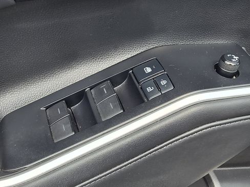 Used 2022 Toyota Highlander XLE FWD image 24