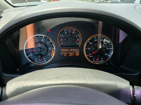 Used 2015 Nissan Titan SL w/ SL Moonroof Package AWD/4WD image 16