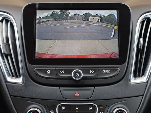 Used 2018 Chevrolet Malibu Hybrid w/ Leather Package FWD image 36