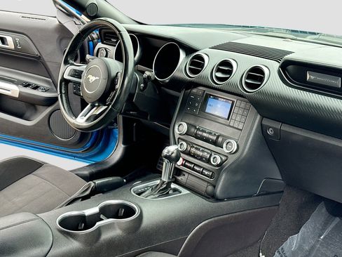 Used 2019 Ford Mustang Convertible RWD image 5