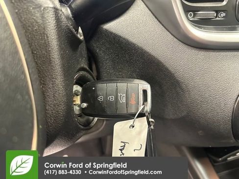 Used 2019 Kia Sorento LX w/ LX Convenience Package image 11