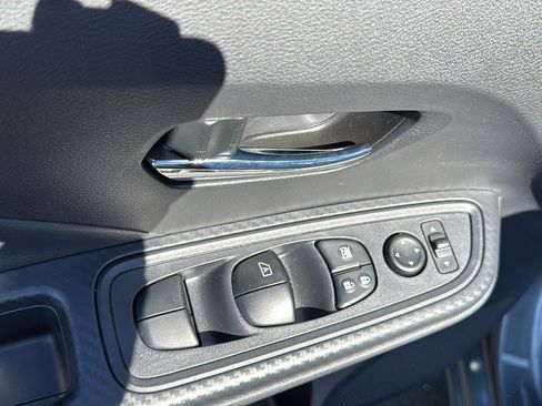 Certified 2025 Nissan Versa SV w/ Trunk Package FWD image 7