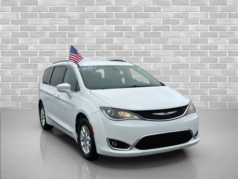 Used 2020 Chrysler Pacifica Touring-L image 7
