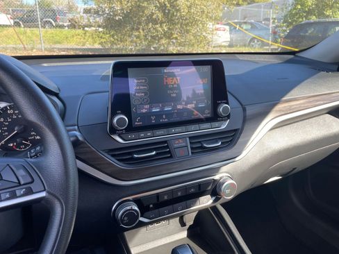 Used 2025 Nissan Altima 2.5 SV image 17