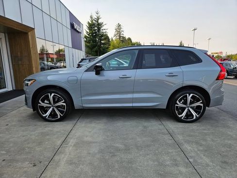 Certified 2024 Volvo XC60 T8 Ultimate w/ Climate Package AWD/4WD image 8