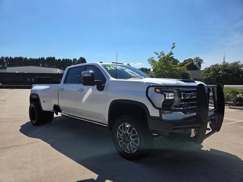 Used 2024 Chevrolet Silverado 3500 LTZ w/ LTZ Convenience Package AWD/4WD image 4