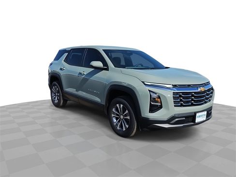 New 2026 Chevrolet Equinox LT image 2