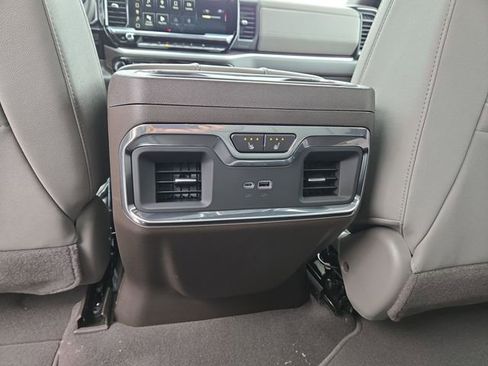 New 2026 GMC Sierra 1500 SLT image 32
