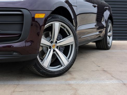 Certified 2026 Porsche Macan AWD/4WD image 12