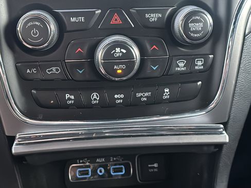 Used 2019 Jeep Grand Cherokee Laredo image 26
