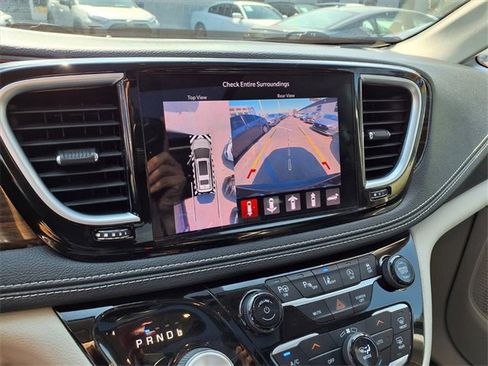 Used 2022 Chrysler Pacifica Limited image 20