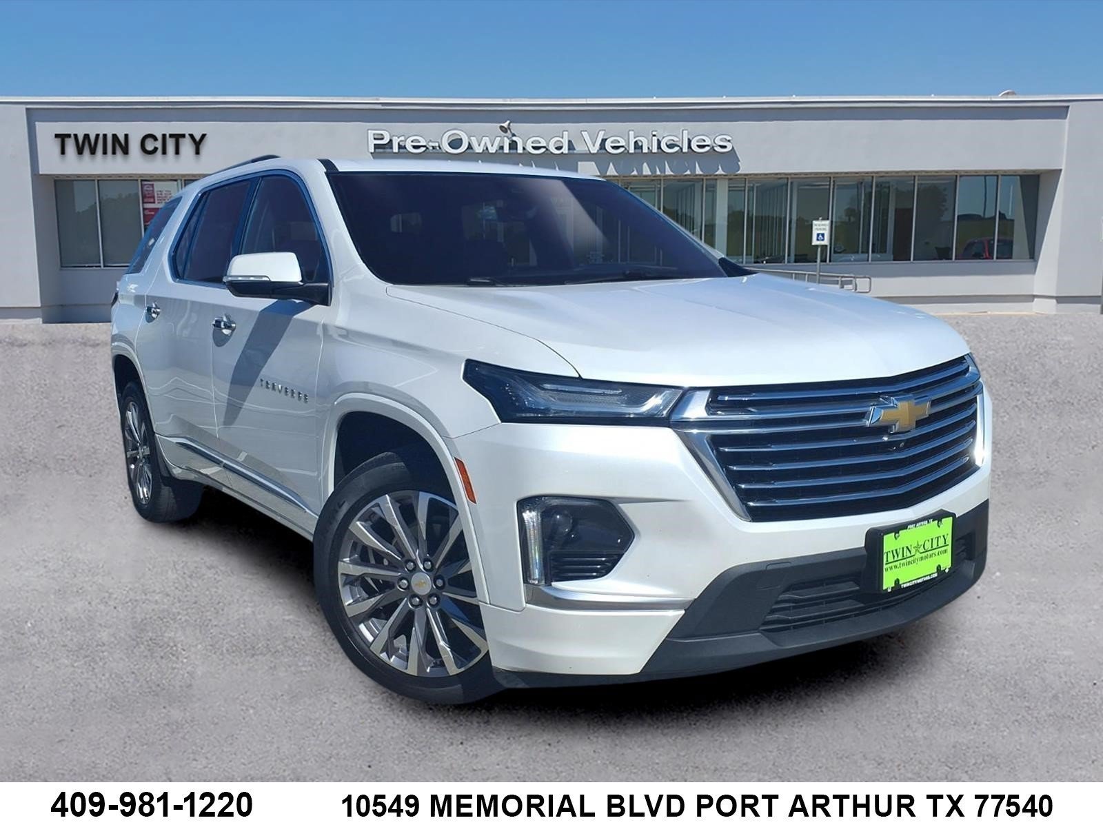 Used 2023 Chevrolet Traverse Premier FWD image 1