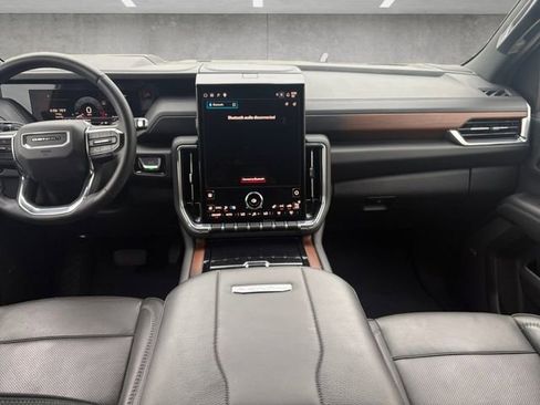 Used 2025 GMC Yukon Denali AWD/4WD image 3