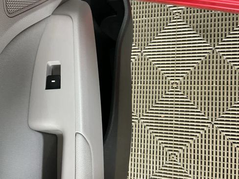 Used 2020 Hyundai Elantra SEL w/ Winter Weather Package image 19