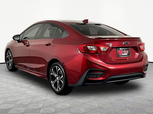 Used 2019 Chevrolet Cruze LT w/ Convenience Package FWD image 4