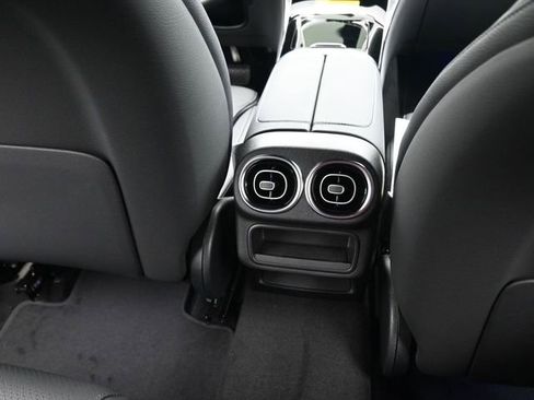 Used 2025 Mercedes-Benz GLC 300 image 29