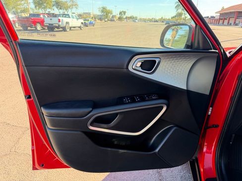 Used 2020 Kia Soul LX image 21