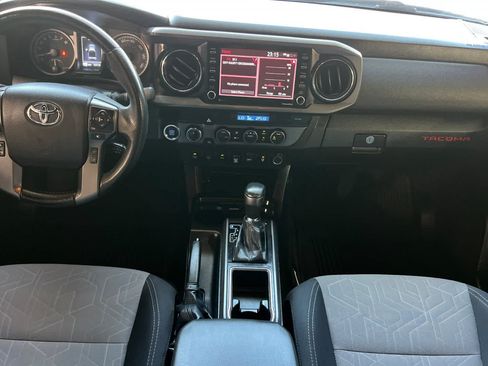 Used 2022 Toyota Tacoma TRD Off-Road w/ Technology Package AWD/4WD image 4