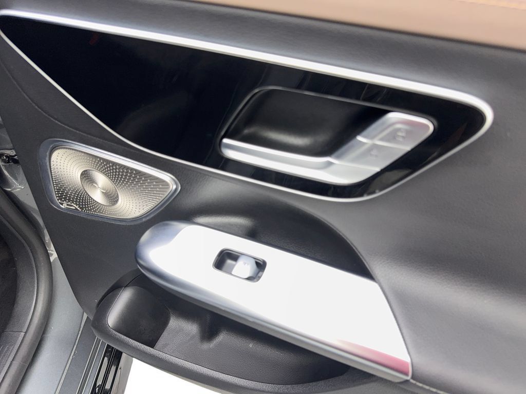 Used 2023 Mercedes-Benz EQE 500 4MATIC Sedan image 43