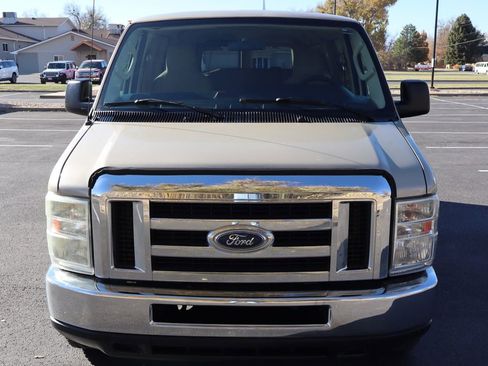 Used 2009 Ford E-350 and Econoline 350 Super Duty Wagon image 12
