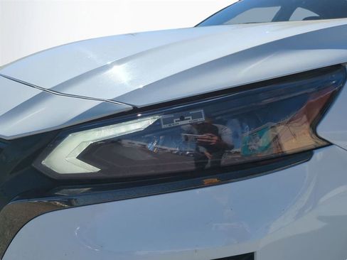 Used 2024 Nissan Altima 2.5 SR image 10