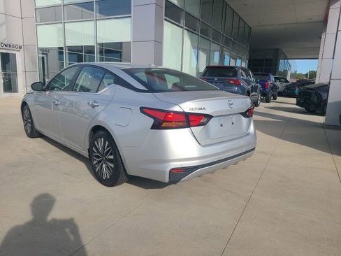 Used 2024 Nissan Altima 2.5 SV image 5
