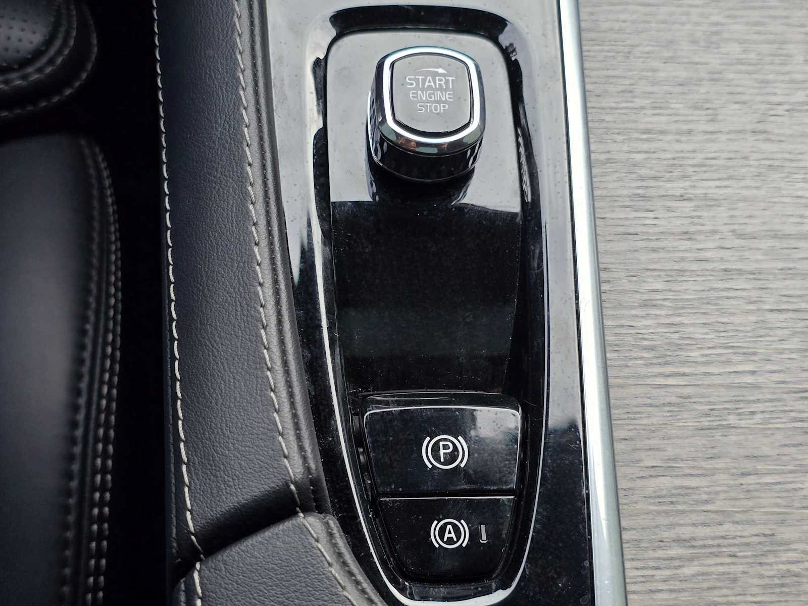 Certified 2024 Volvo XC90 T8 Ultimate w/ Protection Package Premier AWD/4WD image 32