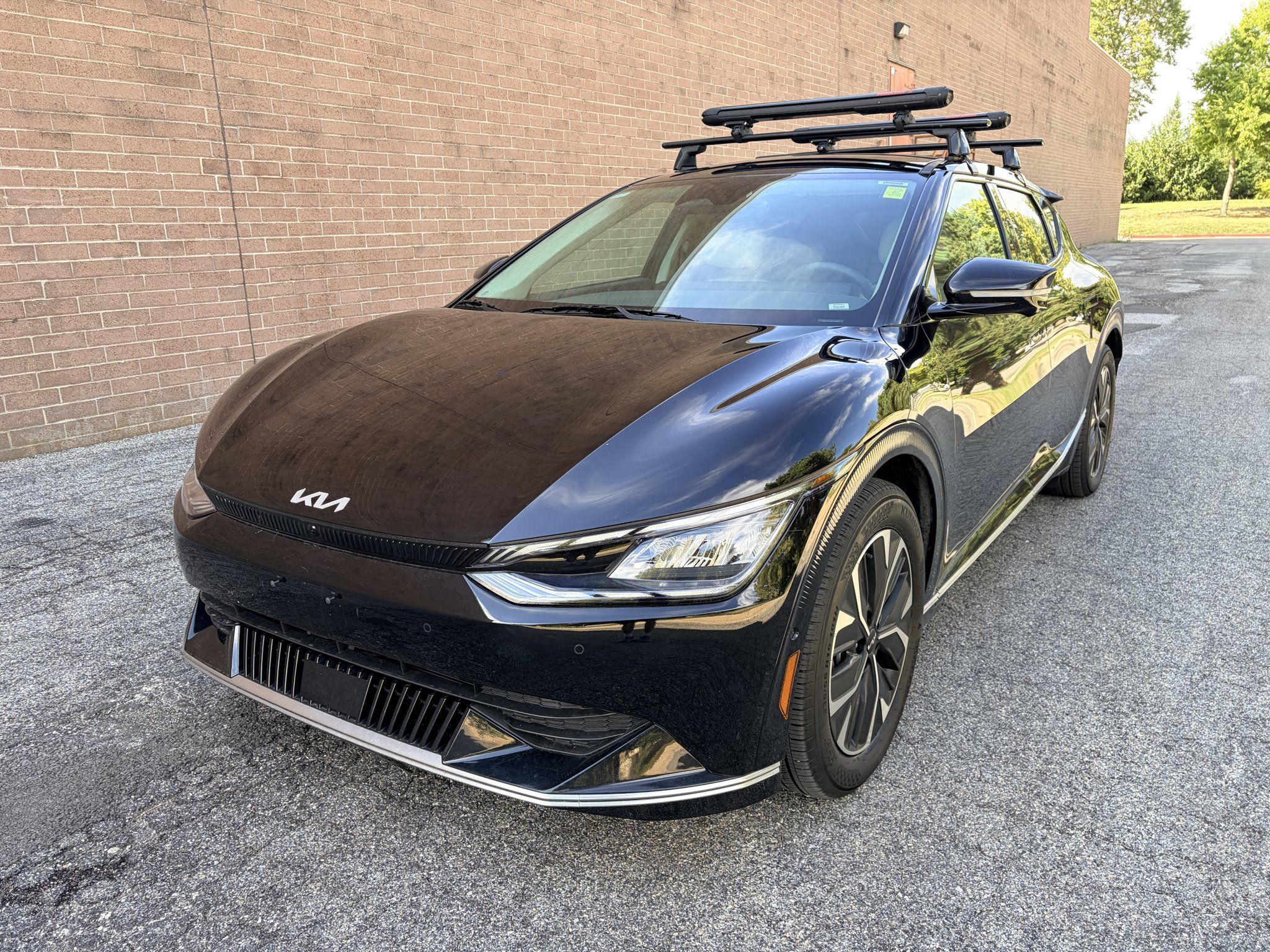 Used 2024 Kia EV6 Wind w/ Wind Technology Package AWD/4WD image 1