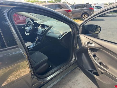 Used 2017 Ford Focus SE FWD image 23