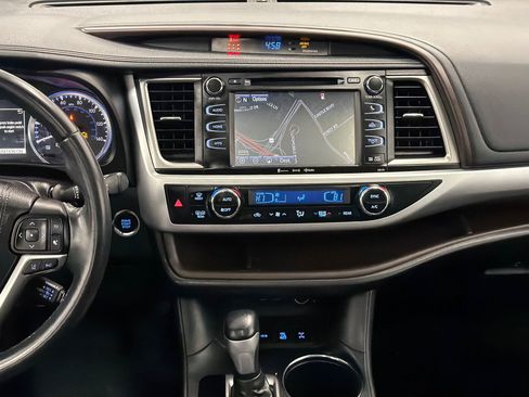 Used 2018 Toyota Highlander XLE image 20