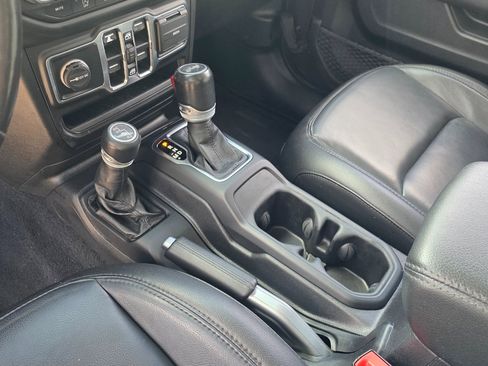 Used 2021 Jeep Wrangler Unlimited Sahara image 8