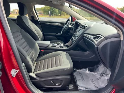 Used 2017 Ford Fusion SE image 18