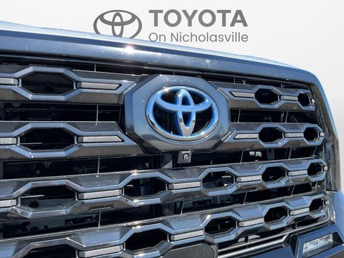 Used 2023 Toyota Tundra Platinum w/ Advanced Package image 10