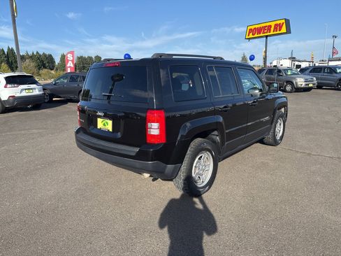 Used 2016 Jeep Patriot Sport w/ Power Value Group image 7